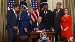 Biden Signs Climate Bill 8 16 22